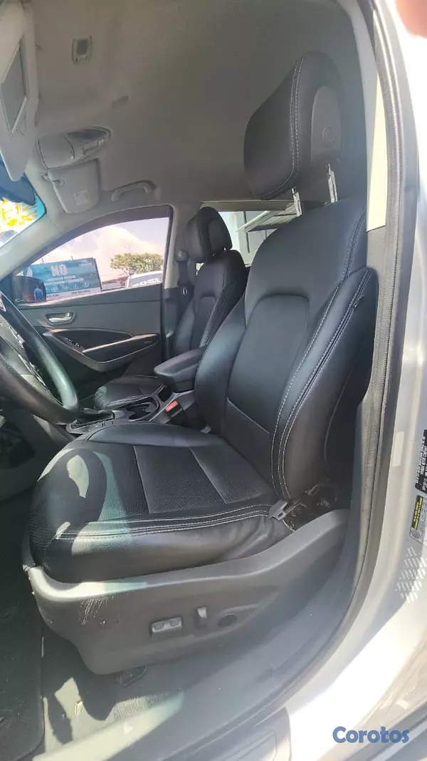 jeepetas y camionetas - 🚘 Hyundai Santa Fe Sport 2016 4x4 Gris 7
