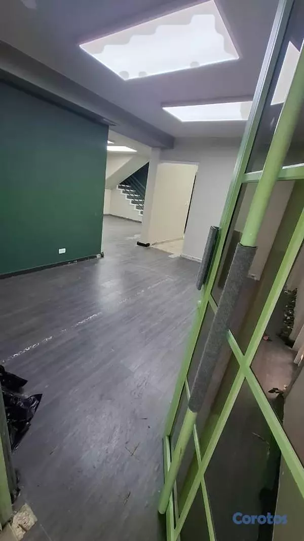 oficinas y locales comerciales - Local comercial de 700mt2 en alquiler en Jardines  8