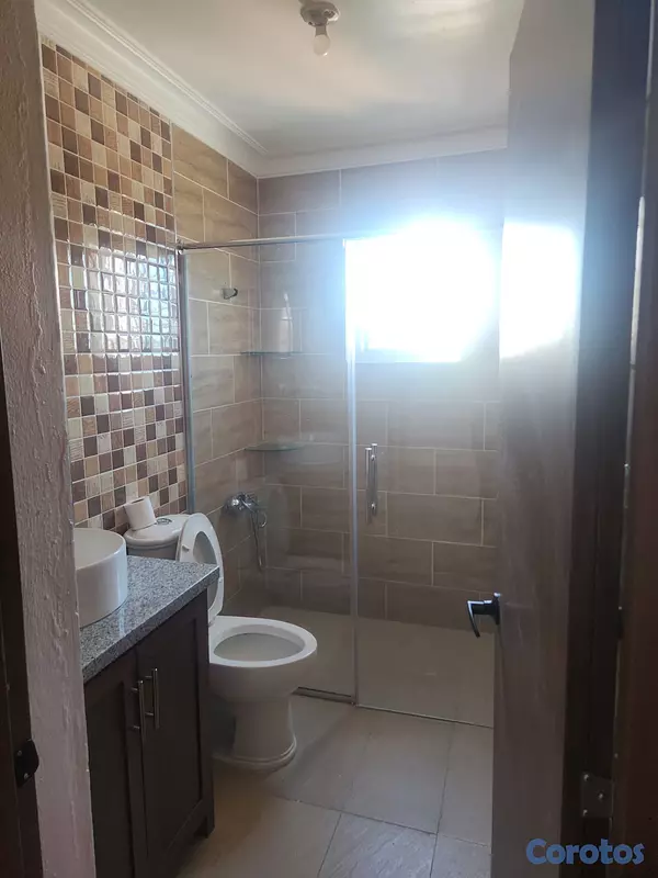 apartamentos - Alquilo hermoso y amplio apartamento en los rieles 5