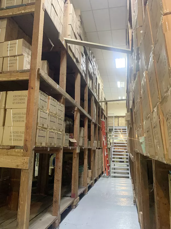 oficinas y locales comerciales - Local con nave en Gazcue 7