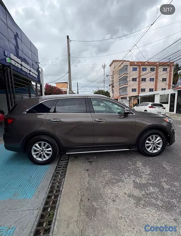 jeepetas y camionetas - Kia Sorento LX 2020 3