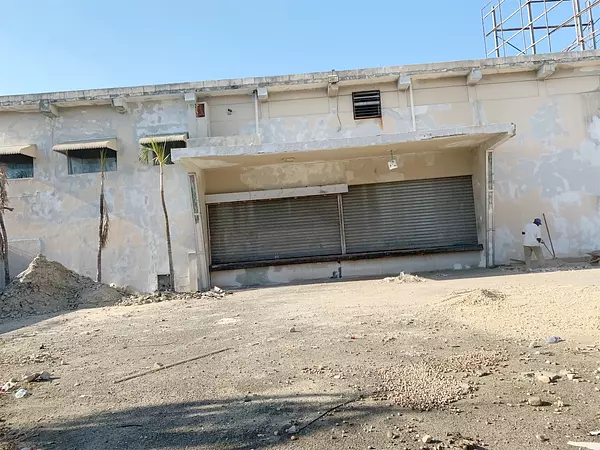 oficinas y locales comerciales - Espacio de almacén y locales 3