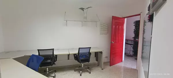oficinas y locales comerciales - Vendo oficina totalmente amueblada en Piantini 10
