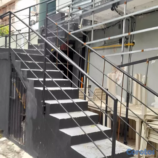 oficinas y locales comerciales - Local Comercial AV Romulo Betancourt 9