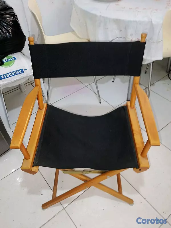 muebles y colchones - sillas de director plegable con marco de madera y lona negra $2500 cada una 2