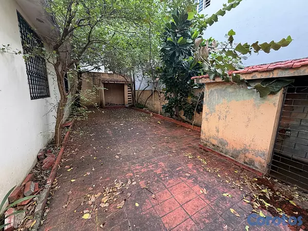 apartamentos - vendo casa jardines del Sur jardín patio tres habitaciones ideal para remodelar  2