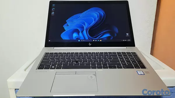 computadoras y laptops - Laptop hp envy 17 Pulg Core i5 8va Gen Ram 16gb Disco 256gb ssd Video 8gb 1