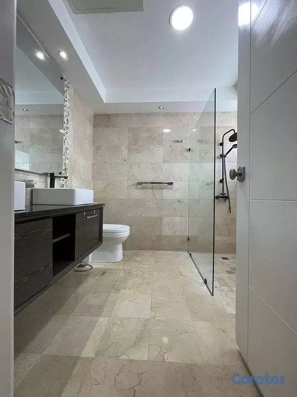 apartamentos - vendo piantini tres habitaciones con su baño tres parqueos balcón amplio  4