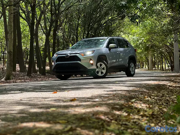 jeepetas y camionetas - Toyota RAV4 XLE 2021 12
