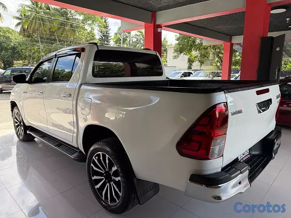 jeepetas y camionetas - Toyota Hilux año 2020 diesel automática  3