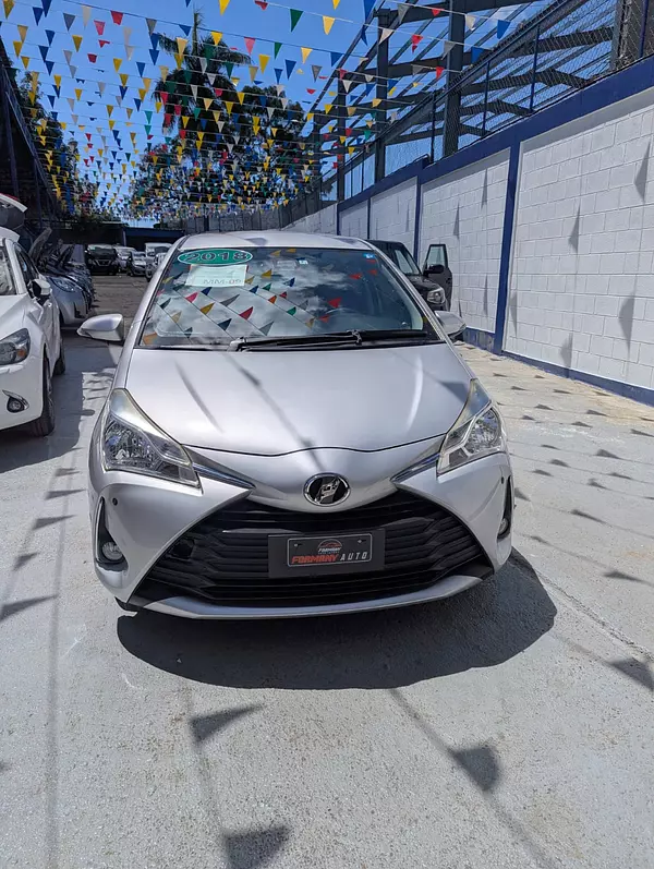 carros - TOYOTA VITZ 1