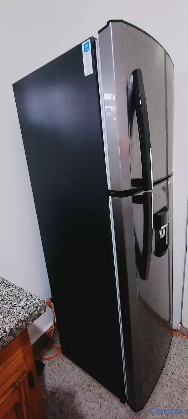 electrodomesticos - Nevera Mabe, modelo,(congelador arriba) con dispensador de agua.10 pies / 250 L 2