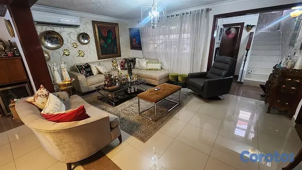 casas - Amplia Casa en Venta – Los Restauradores 2