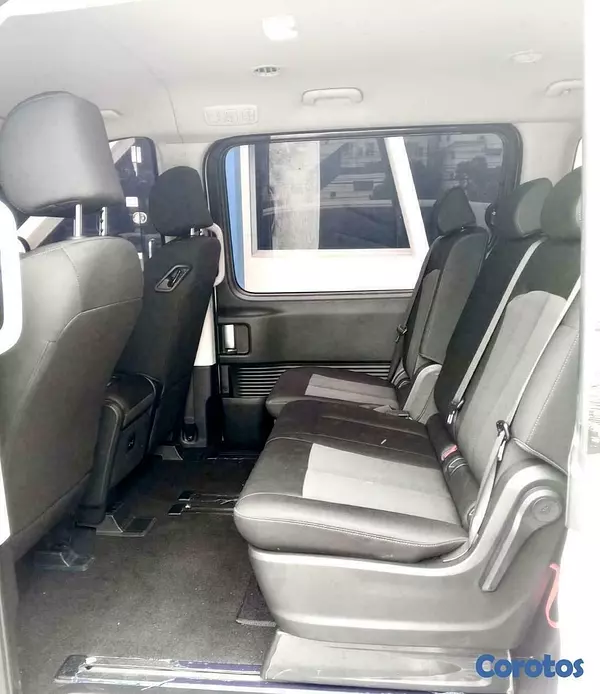 jeepetas y camionetas - Hyundai Staria (autobús nuevo) 2025 5