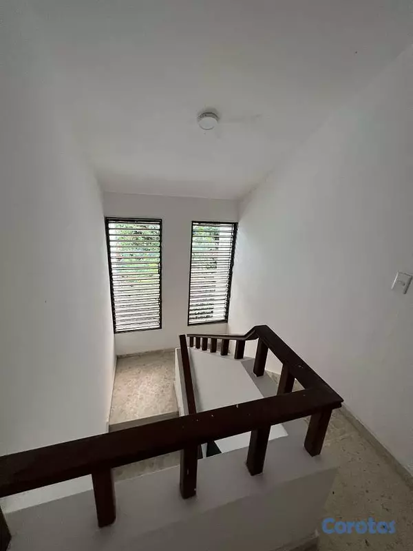 casas - Casa de Dos Niveles en Villa Marina  4
