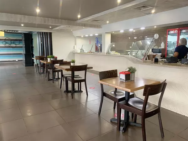 oficinas y locales comerciales - Local con amplio frente en cristal 2