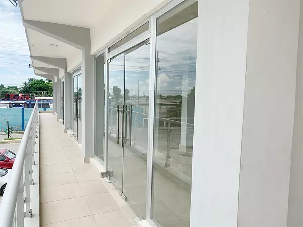 oficinas y locales comerciales - Local amplio en av comercial 5