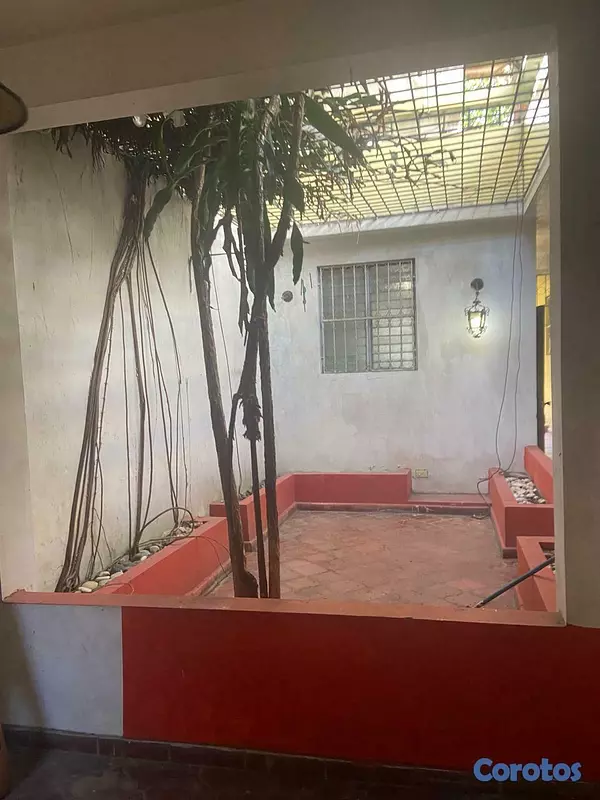 casas - Casa en la Zona Colonial para Reformar USo Comerci 4
