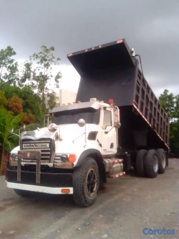 camiones y vehiculos pesados - Mack granite  2
