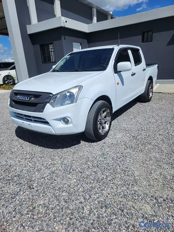 jeepetas y camionetas - 2017 Isuzu DMAX bajita 💎 2