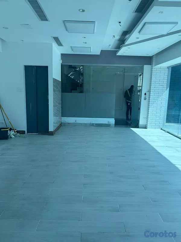 oficinas y locales comerciales - Local Comercial en Alquiler Primer Nivel  – El Mil 6