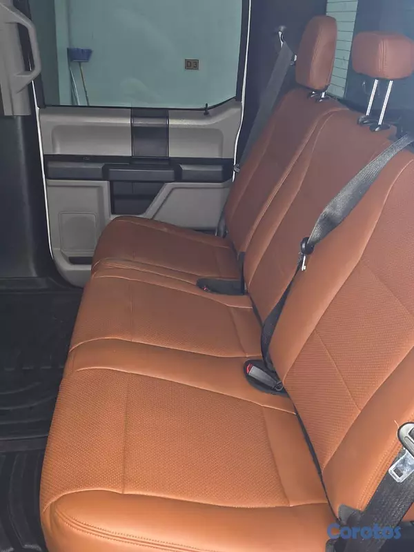 jeepetas y camionetas - Camioneta Ford Blanca en exelente estado  2