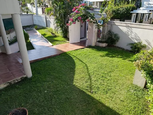 casas - Casa de 962 mts 2 Niveles en Urbanización Los Rios.  9