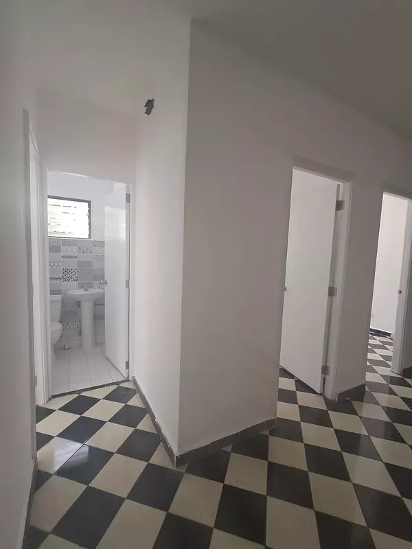 oficinas y locales comerciales - Local o consultorio en Gazcue segundo nivel 2