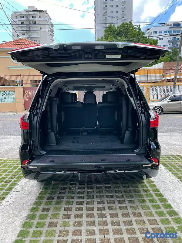 jeepetas y camionetas - Lexus LX570 año 2016 Unico Dueño como nueva 4
