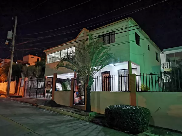 casas - Preciosa Vivienda en Urbanizacion Villa Noa,  Santiago 1