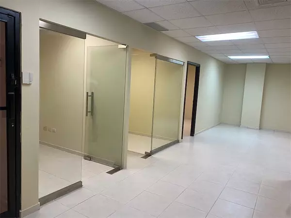 oficinas y locales comerciales - Local en evaristo céntrico en zona corporativa 6