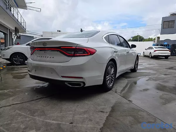 carros - HYUNDAI GRANDEUR 2018 BLANCO 8