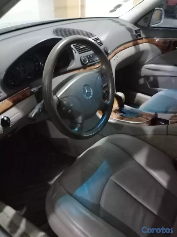 carros - 🚗 **Mercedes-Benz 2003 7