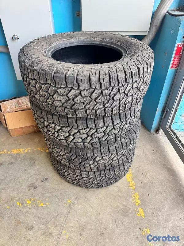 repuestos - Venta de 4 gomas LT265/70R18 123/120S en especial cada goma.  4
