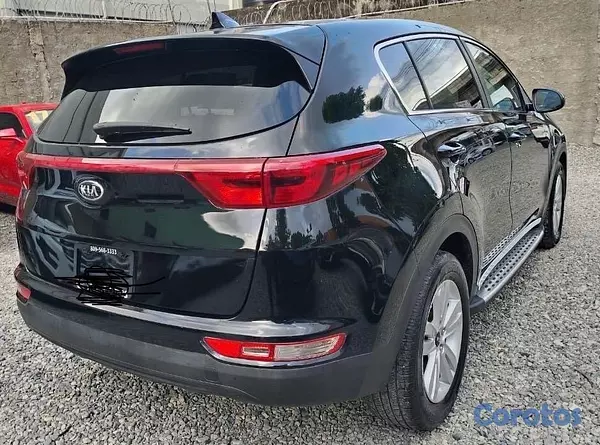 jeepetas y camionetas - Venta o traspaso Kia Sportage 2018. Venta RD$1,000,000 neg./ Traspaso RD$400,000 5
