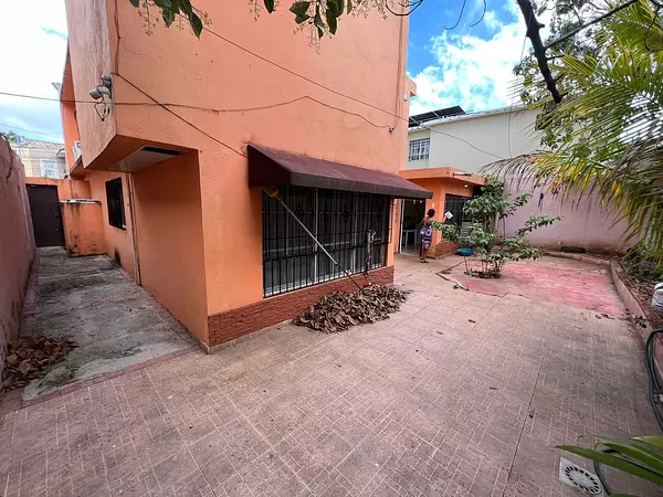 casas - Bonita Casa en venta 
Ubicada en el Res. Carmen María 
RD$ 12,900,000.00  3