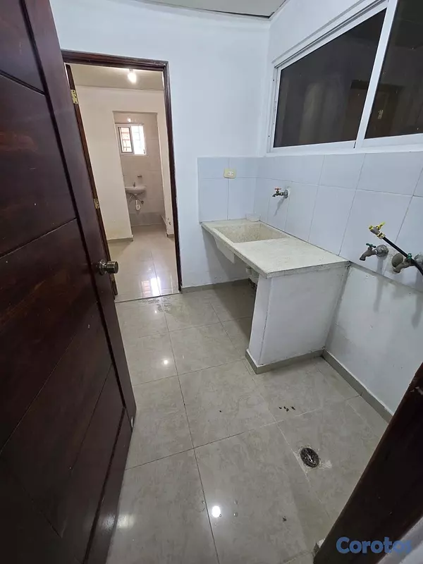 apartamentos - Oportunidad en Evaristo Morales de 3 habitaciones 2.5 baños  2 parqueo ascensor  6