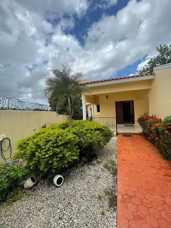 casas - Se Vende Casa  Esta es una Perfecta oportunidad para remodelar a tu gusto.   7