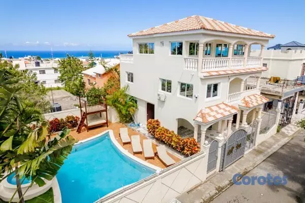 casas - Casa con piscina y una vista espectacular al mar y la montaña  1