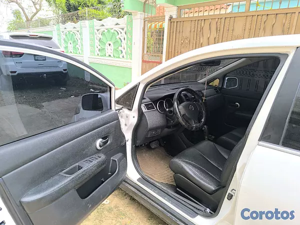 carros - Nissan Tiida 2010 7