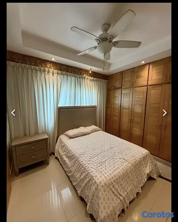 apartamentos - APARTAMENTO AMUEBLADO 
US$ 2,300 3 Habitaciones exclusivo sector de La Julia. 4