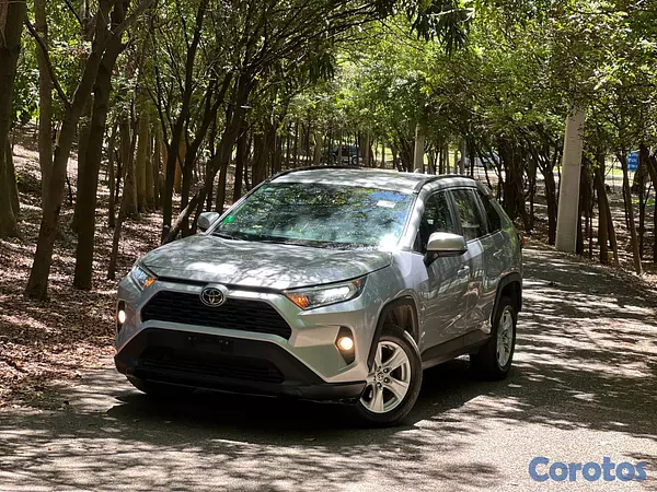 jeepetas y camionetas - Toyota RAV4 XLE 2021 16