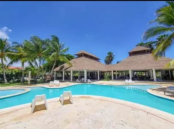 casas vacacionales y villas - VENTA CASA TIPO VILLA AMUEBLADA EN COSTA BÁVARO BEACH RESORT 2