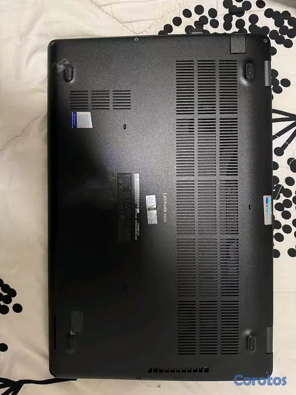 computadoras y laptops - Se vende lapto Dell Latitude 5500 i5 8va Generación (Pantalla Táctil)  3