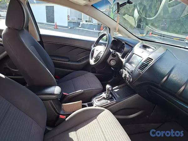 carros - KIA FORTE 2018 - Único dueño - Seguro Full Pago 5