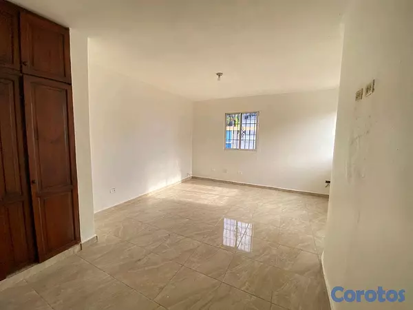 casas - Alquilo casa 2 niveles en autopista san Isidro, al lado de la Sirena  2