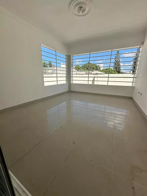 apartamentos - De Oportunidad Apartamento en Reparto Universitario 8