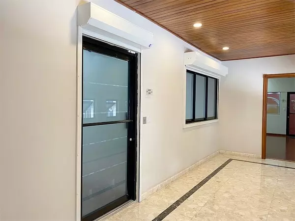 oficinas y locales comerciales - Local en evaristo céntrico en zona corporativa 4