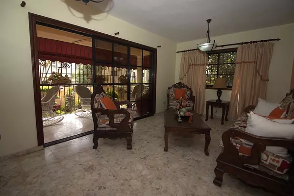 casas - Casa en Venta en 📍Alameda de 4 habitaciones en US$325,000  7