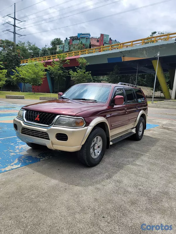 jeepetas y camionetas - Mitsubishi Montero Sport  11
